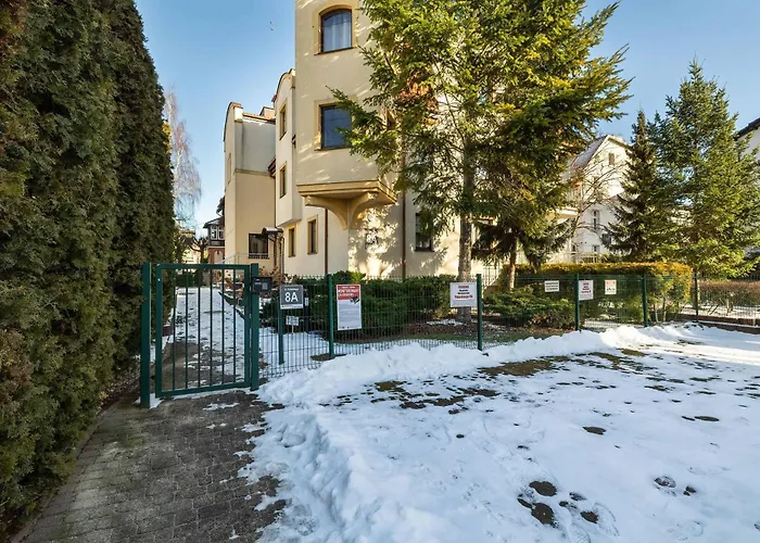 Family In The Centre By Renters