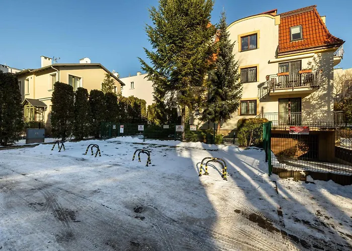 Family In The Centre By Renters *