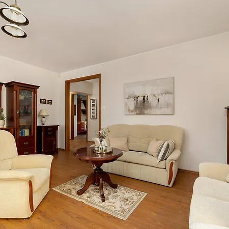 Family With Parking In The Centre By Renters شقة