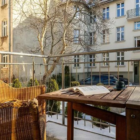 Family In The Centre By Renters 公寓