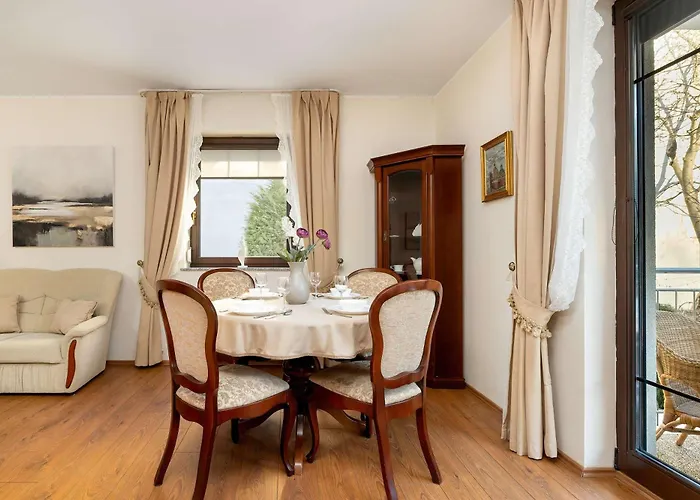 Family In The Centre By Renters * Sopot